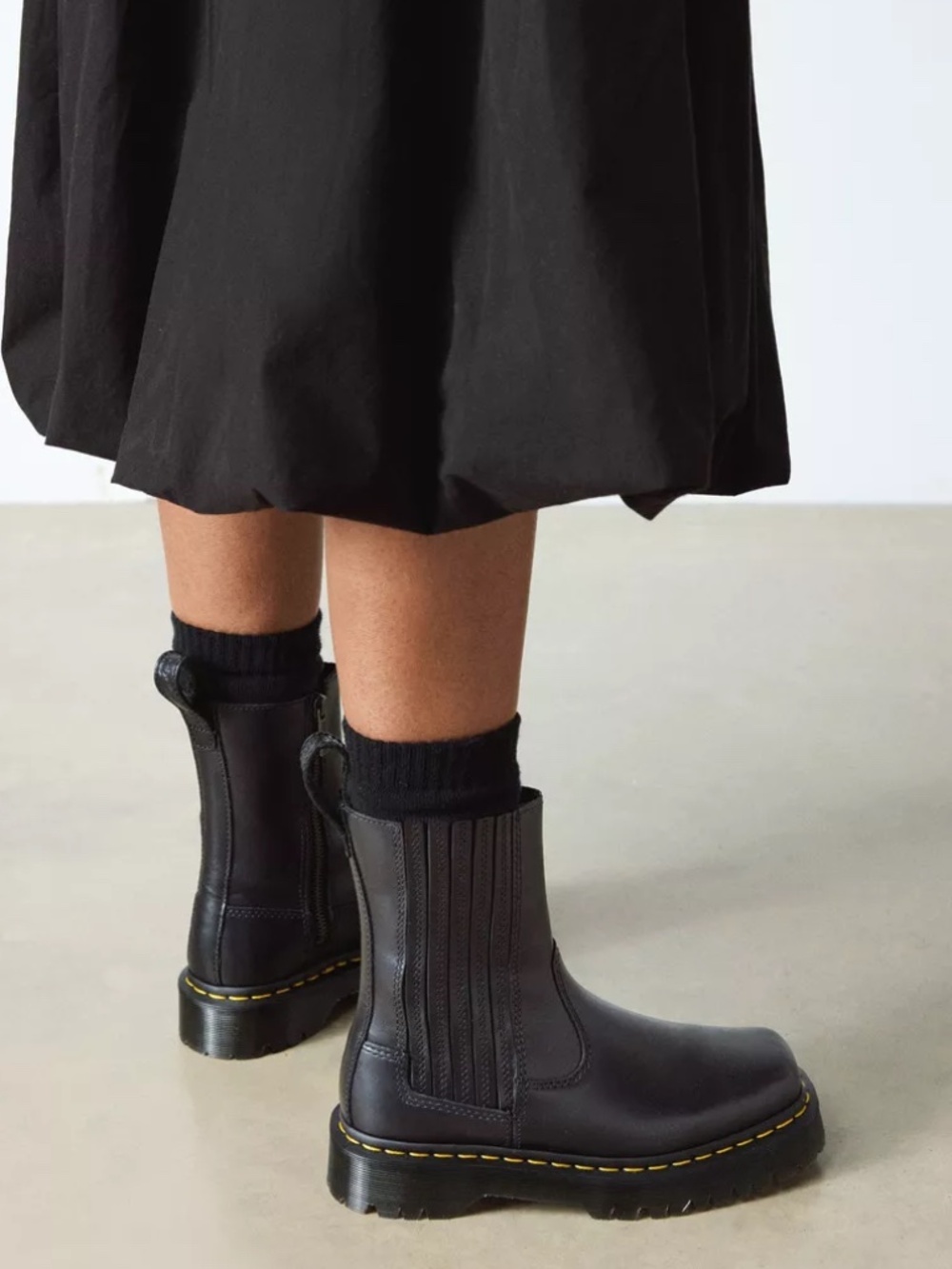 Dr. Martens Amaayah Lo Black Leather Chelsea Boots Edgy Grunge Black Size 6